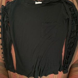 Women size medium long sleeve cut out pocket shirt